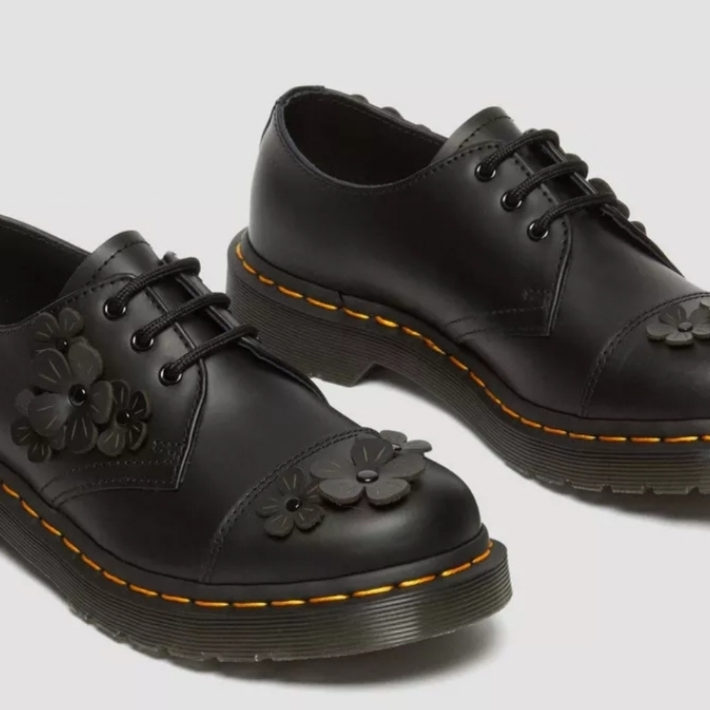 Brand New With Box Doc Martens 1460 Flower Applique Oxfords sz 8 US